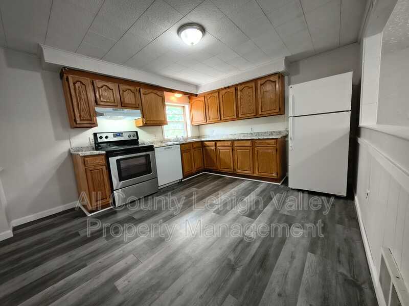 Palmerton Condo: 80 Hillside Ave