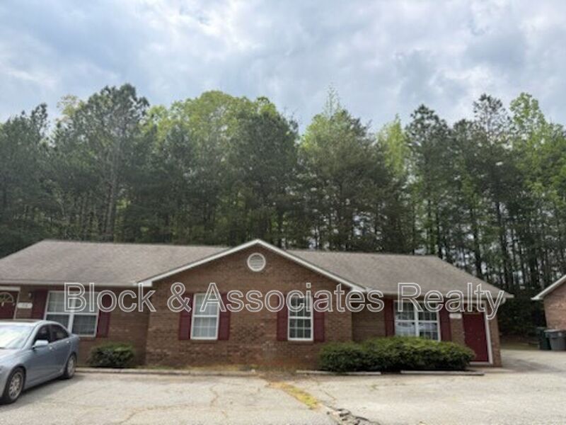 Asheboro House: 714 Breeze Hill Rd