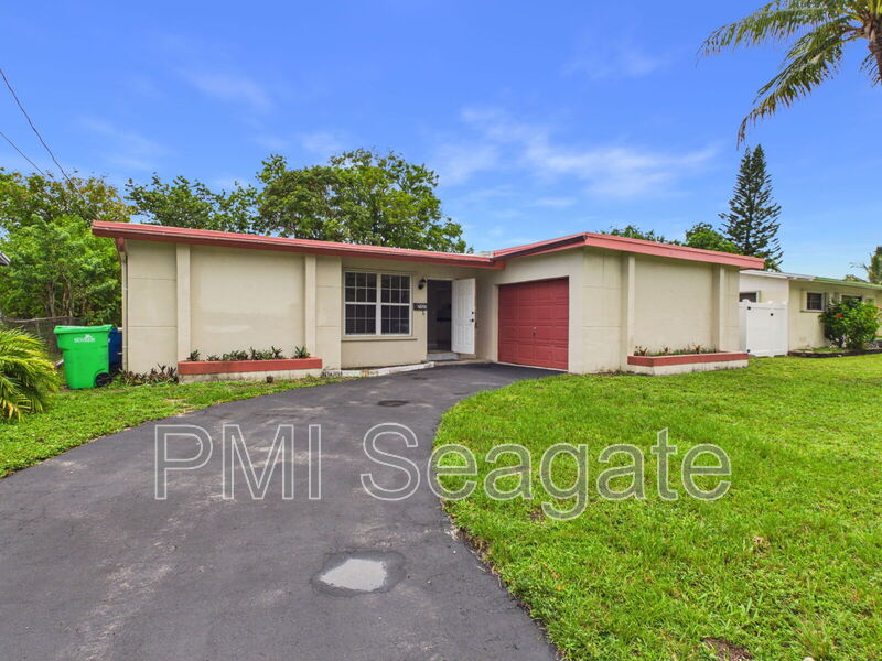 Sunrise House: 7620 NW 21st St