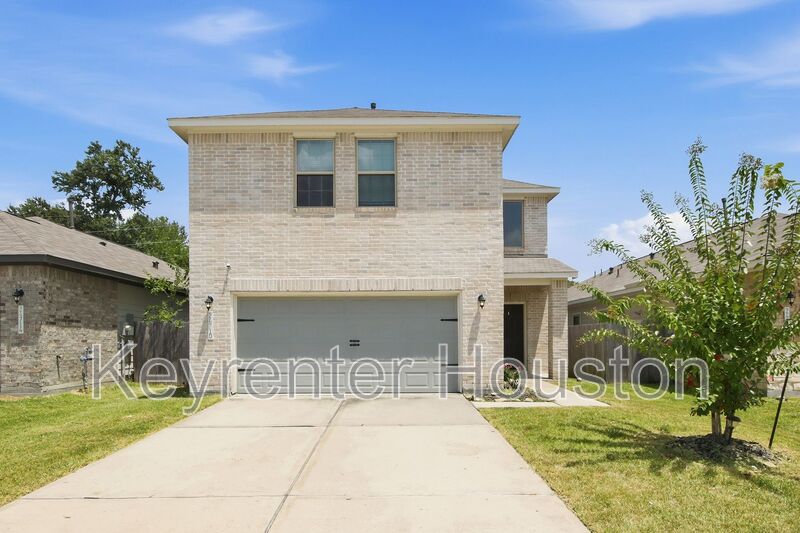 Huffman House: 24710 Russet Bluff Tr