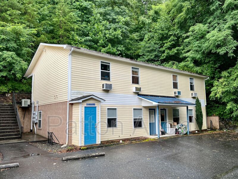 Cullowhee House: 183 Citadel Drive