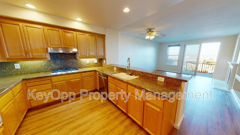 Brisbane Condo: 123 Warbler Lane