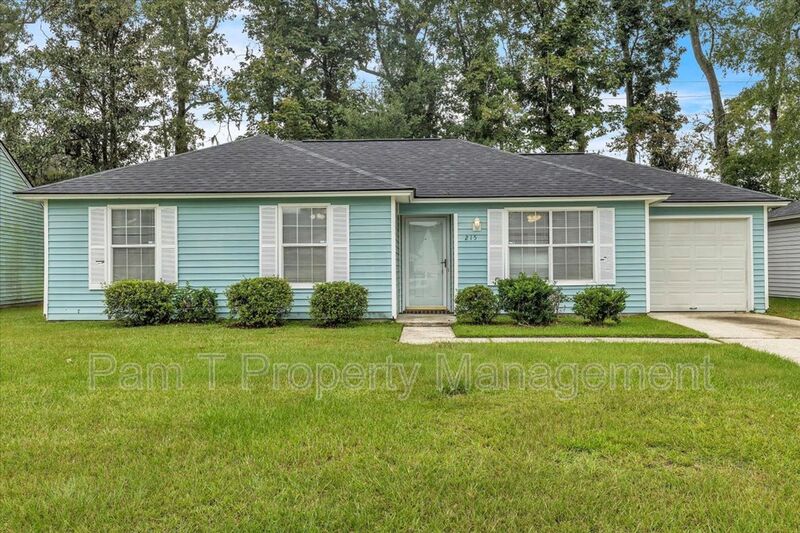 Savannah House: 215 Laurelwood Drive