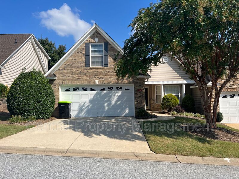 Greenville House: 409 Falling Rock Way