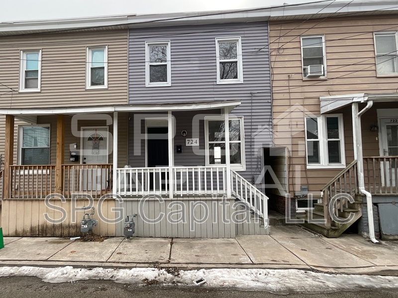 York House: 724 Glen Pl, York - 724