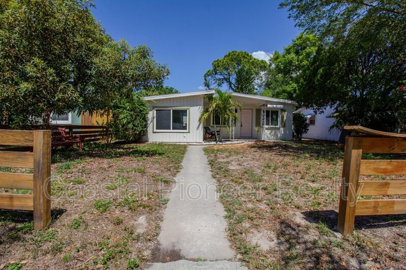 St Petersburg House: 325 42nd Ave N