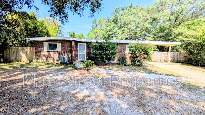 Pensacola House: 2120 Curry Circle