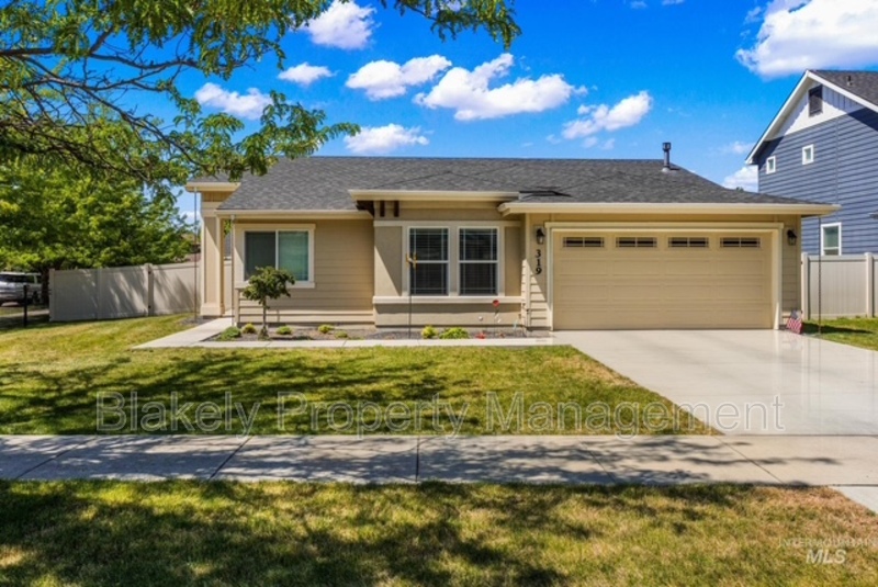 Eagle House: Baxter Way, 319 N.