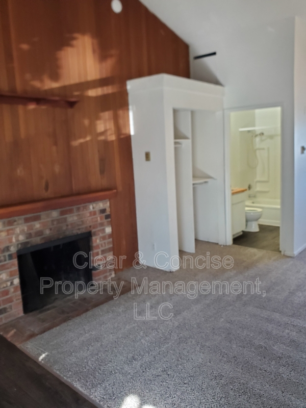 Eugene Condo: 411 W. 15th Ave #3