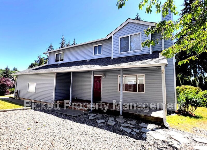 Bremerton House: 600 NE Flagstone Ln
