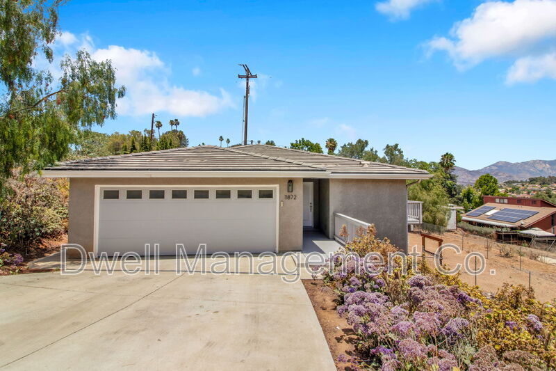 Lakeside House: 11872 Almond Joy Ct