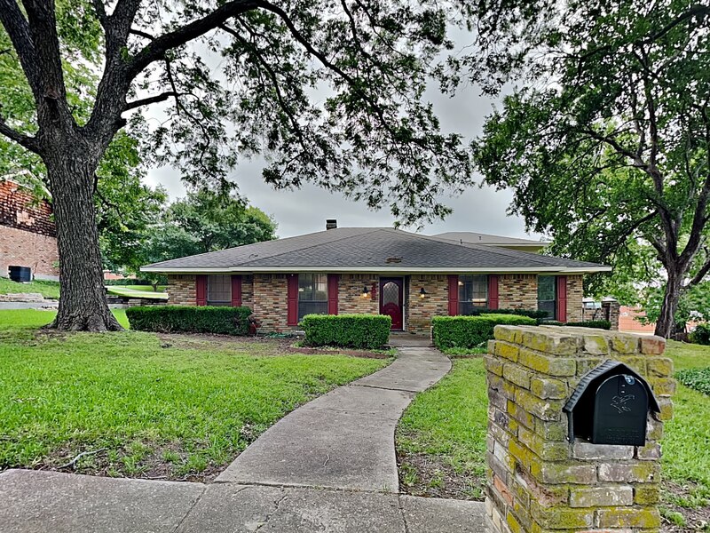 Rockwall House: 205 Woodpark Ln