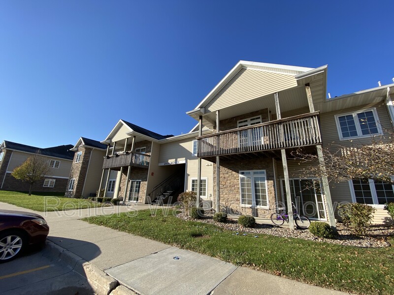 Des Moines Townhome: 2000 Meadow Court