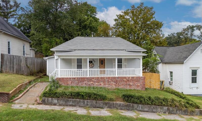 Lenoir City House: 703 W 2nd Ave