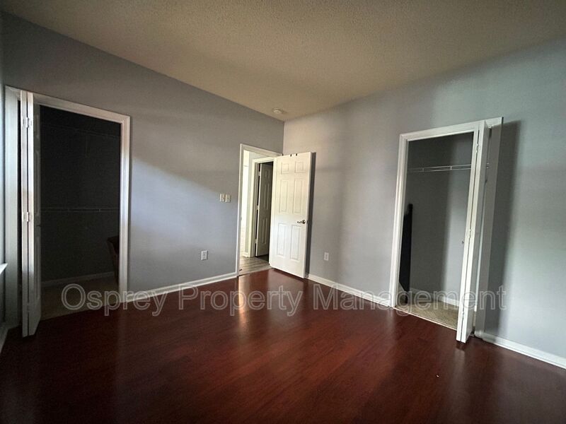 Introducing a charming 2 bedroom, 2 bathroom condo  - Photo 11
