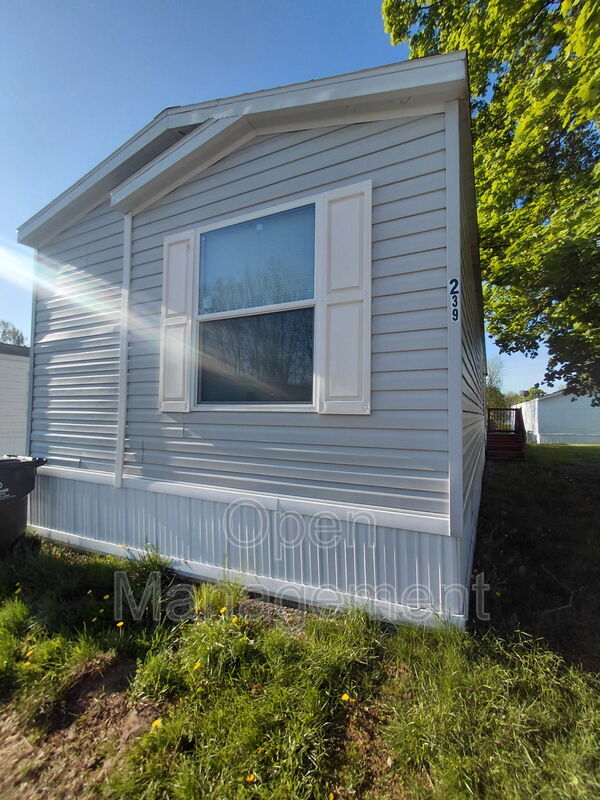 Jackson House: 301 Mantle Ave