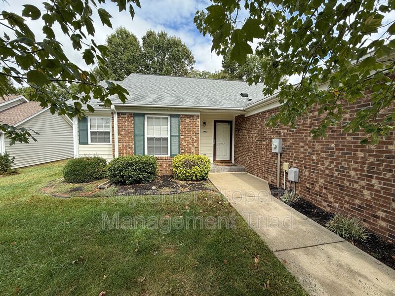 High Point House: 3957 Cobblestone Bend Dr