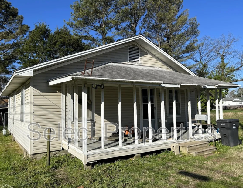 Walnut Ridge House: 106 Gum