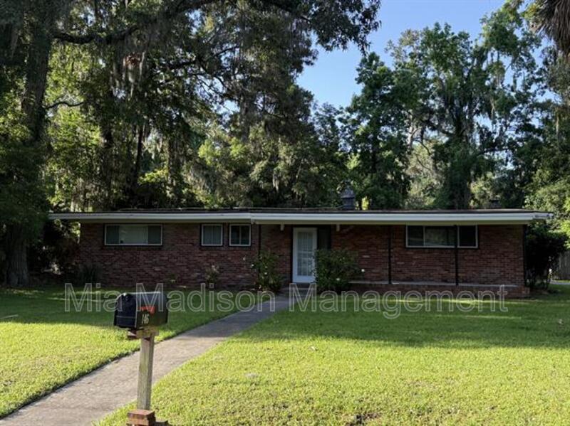 Savannah House: 146 Jacquelyn Dr