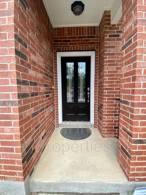 Amazing 3 bed/2.5 bath two story home in Belmont Park with community amenities and Schertz/Cibolo School District! - Photo 2