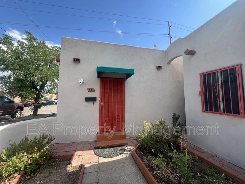 Albuquerque House: 511 7th St SW