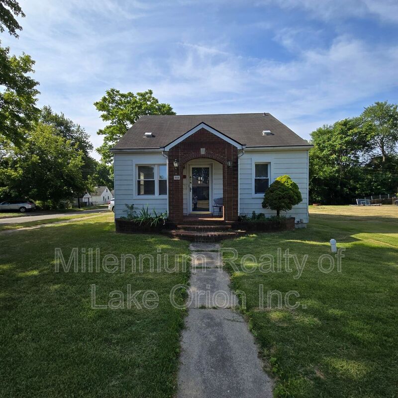 Pontiac House: 614 E Tennyson Ave