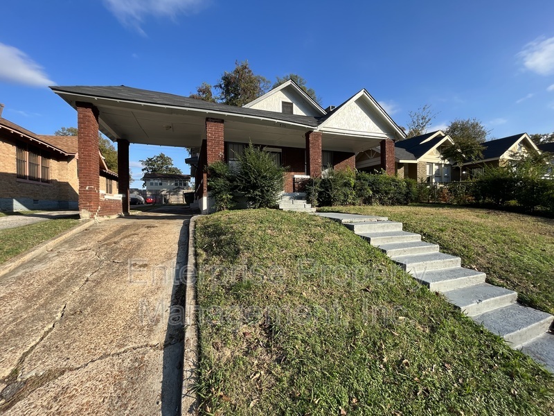 Memphis House: 836 Maury St.