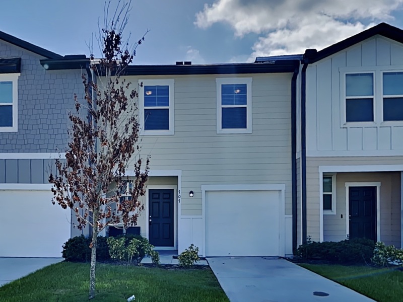 Davenport Townhome: 707 Madison Dr