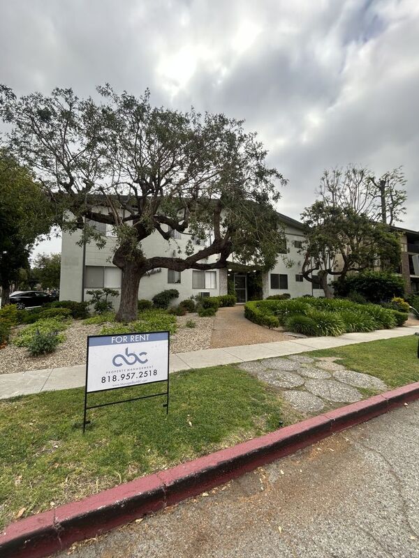 Glendale House: 346 N. Louise Street