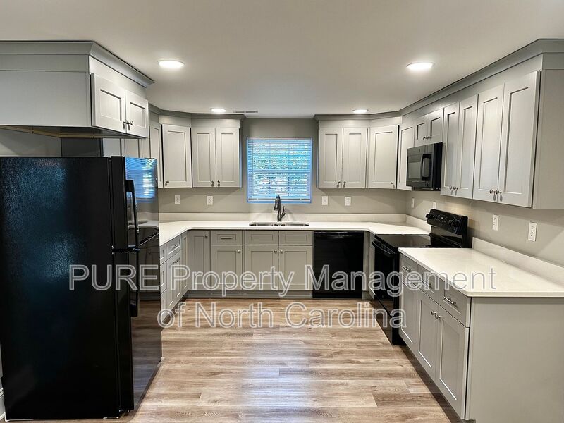 Concord House: 708A Union St S