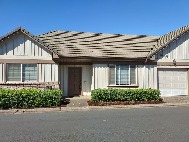 Eugene House: 3328 Lake Glenn Drive