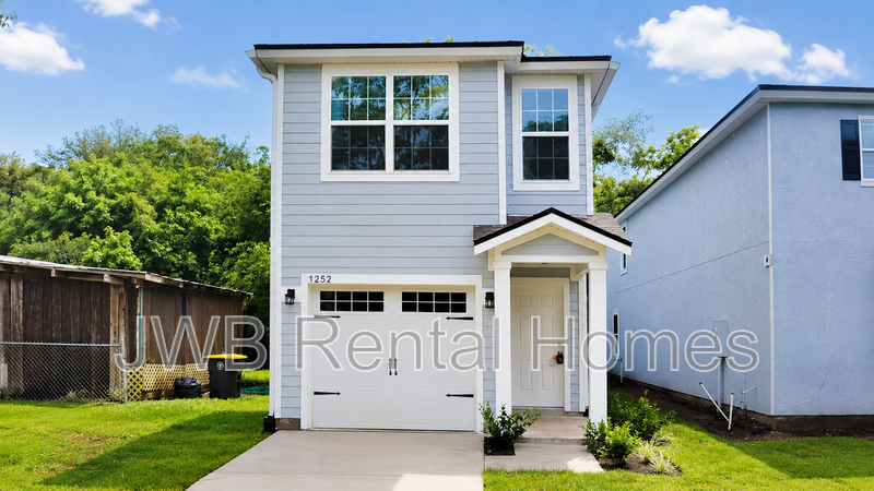 Jacksonville House: 1252 Mull St