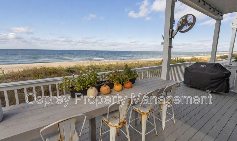 Coastal Living at Its Finest - Photo 8