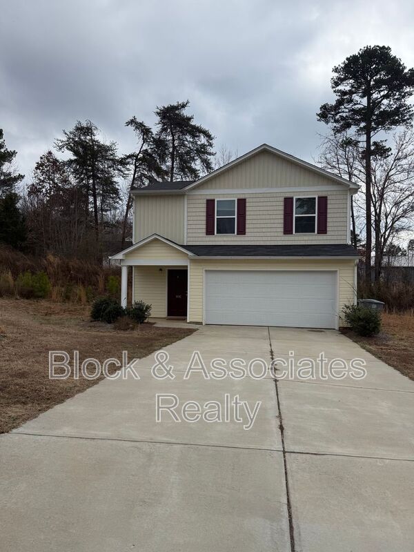 Asheboro House: 1492 Oriole Dr