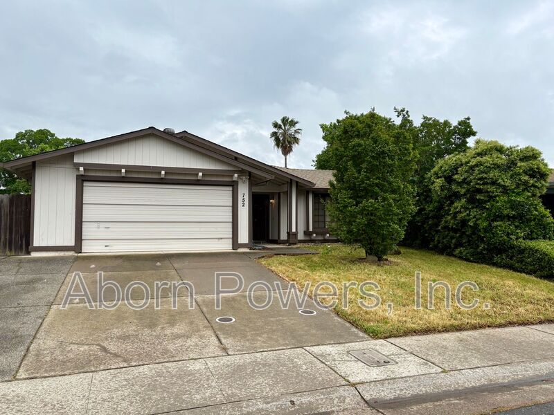 Sacramento House: 752 Crosswind Dr.