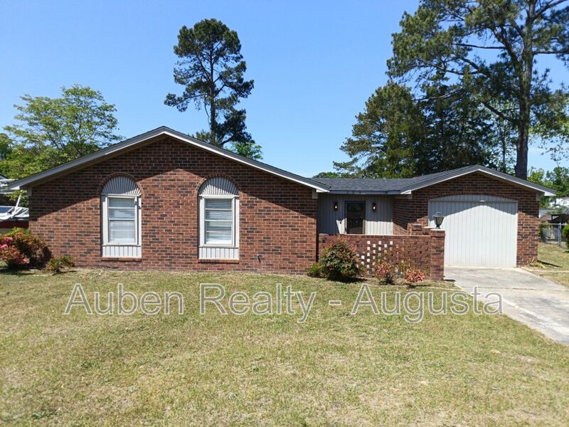 Martinez House: 109 Highview Drive