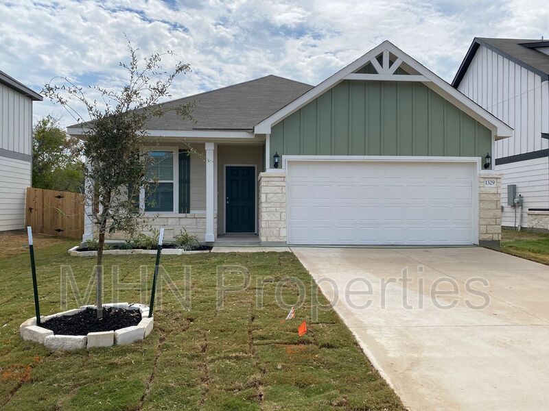 *First Time Rental, 6 months rental option available*  3 bed/2 bath BRAND NEW BUILD home, located in Seguin! - Photo 2
