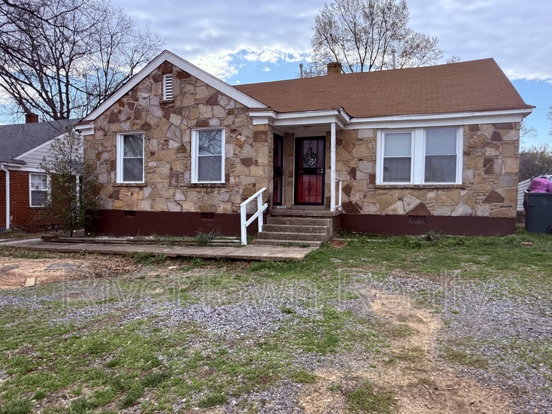 Memphis House: 3175 Jackson Ave