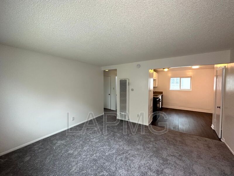 Los Angeles House: 169 W. 42nd St.