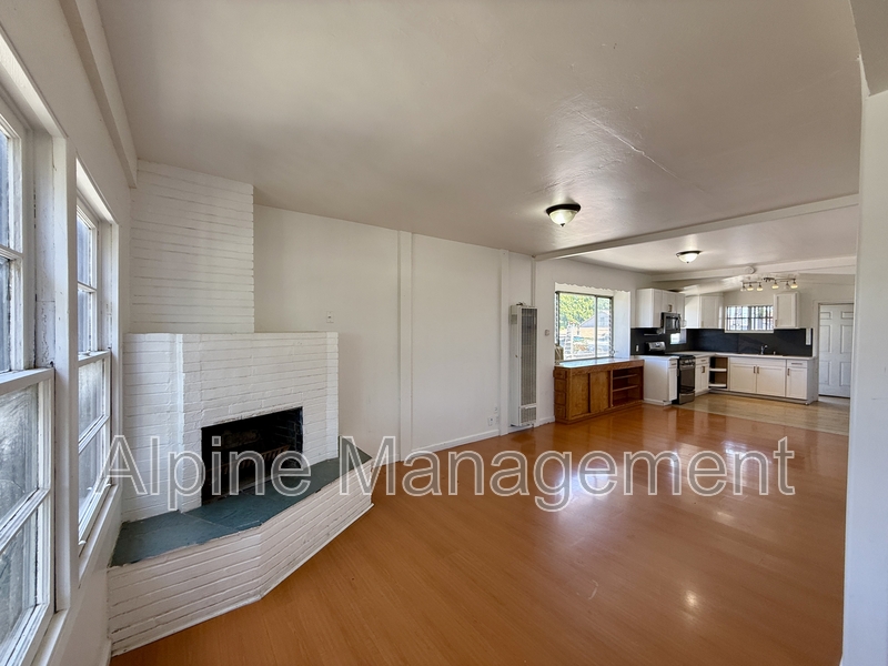 Oakland Condo: 806 52nd Avenue - B