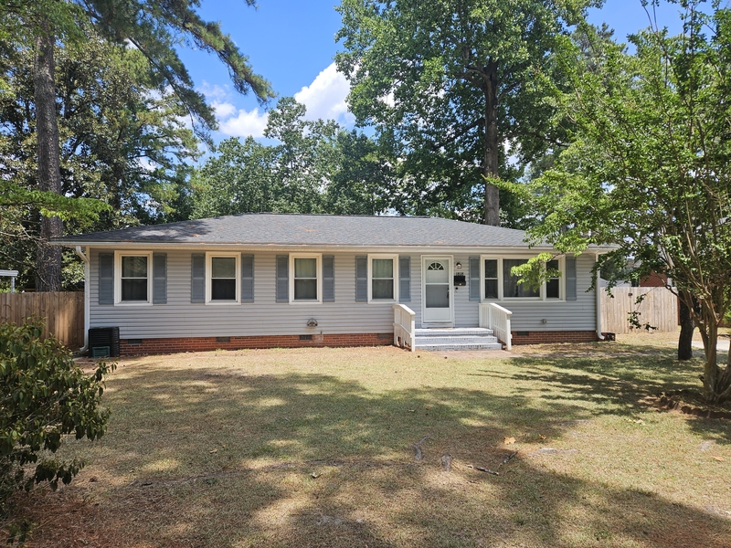 Fayetteville House: 1818 Cherokee Drive