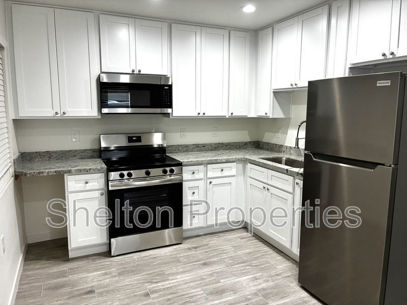 Phoenix House: 11230 N 17th Ave Unit 5