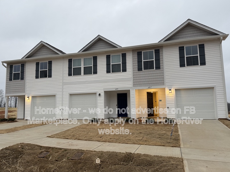 Lexington Townhome: 607 Richard Rd