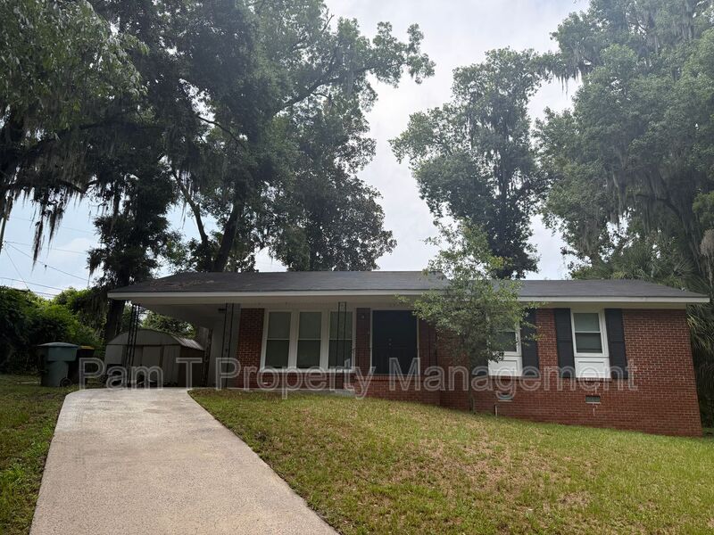 Savannah House: 17 Vineyard Dr