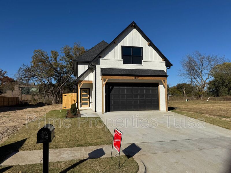 Broken Arrow House: 1102 E. Delmar Pl. S.