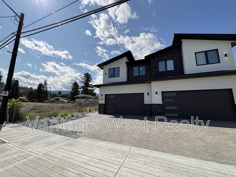 Kelowna House: 707 Raymer Road