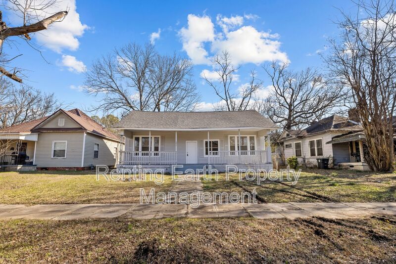 Birmingham House: 1217 Fulton Avenue