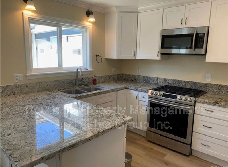 Costa Mesa Condo: 2336 Minuteman Way