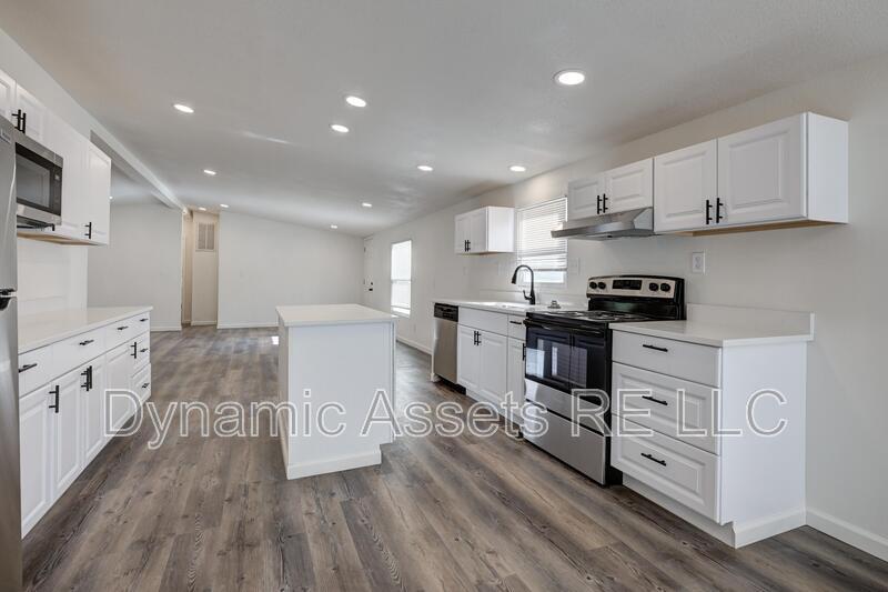 Frontenac House: 705 N Cayuga St