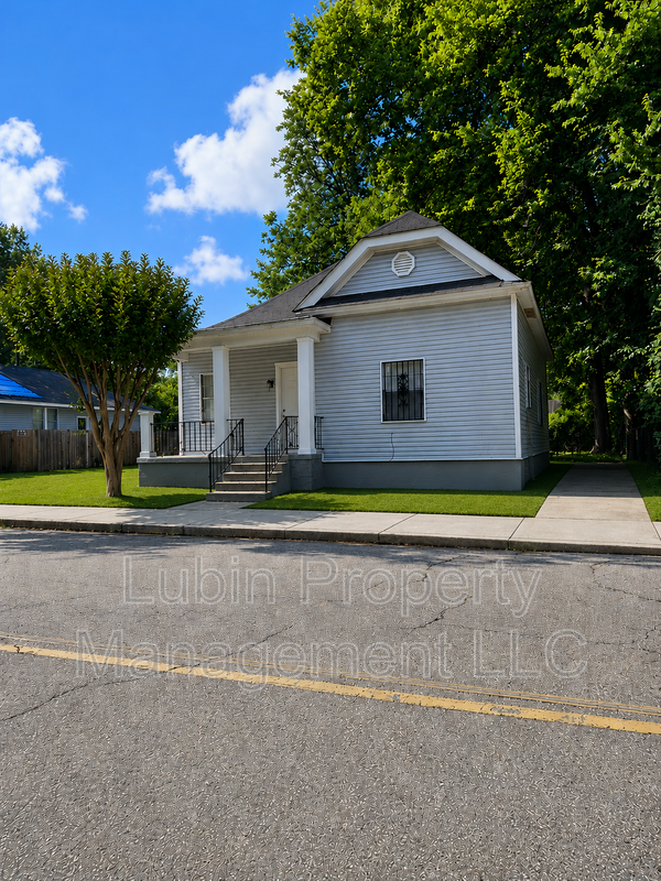 Memphis House: 723 E Trigg Ave